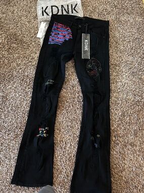 KDNK JEANS 90$ RETAIL